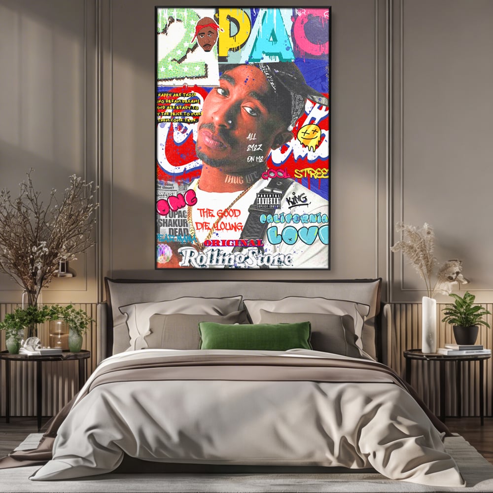 Tablou canvas cu tablou canvas cu portret tupac shakur, in rama de aluminiu negru, pe perete intr-un dormitor
